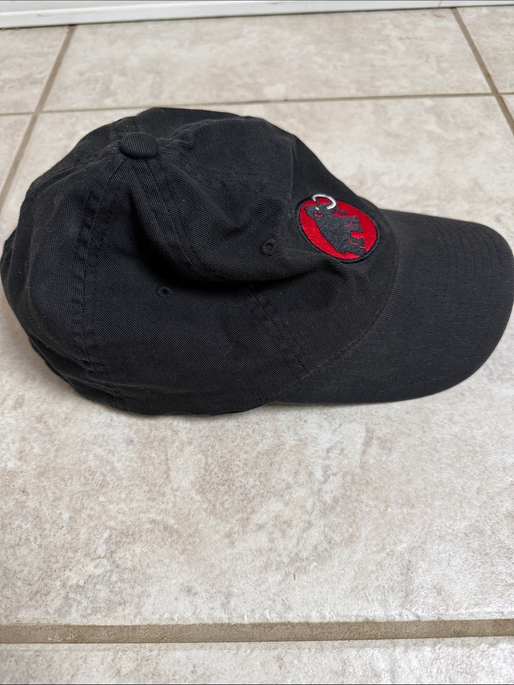 Mammut Hat Flexfit Stretch Baseball Cap Black Red Mammoth Logo L-XL Unisex - Picture 6 of 12